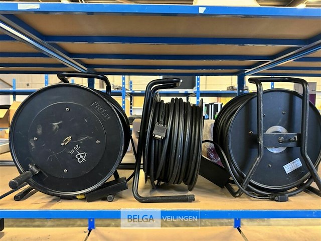 3x vga op haspel ± 50m - afbeelding 1 van  3