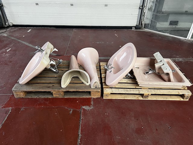 3x vintage lavabo's en douchebak - afbeelding 1 van  4
