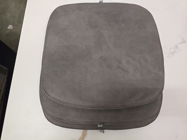 3x zitkussen grey pu 40x40 - afbeelding 1 van  4