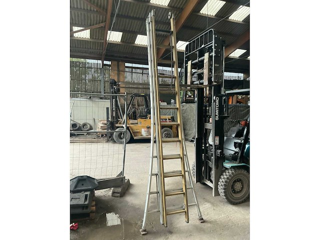 3x12 aluminium schuifladder - afbeelding 1 van  4