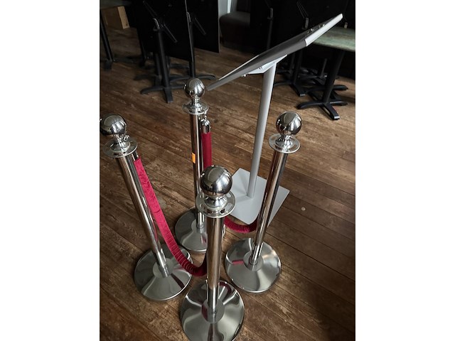 4 afzet-receptiepaaltjes + menubord - afbeelding 5 van  5