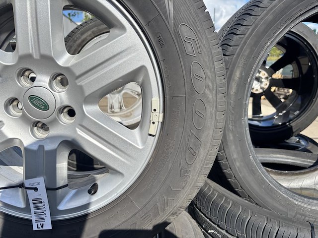 4 all season banden op velg land rover - afbeelding 3 van  5