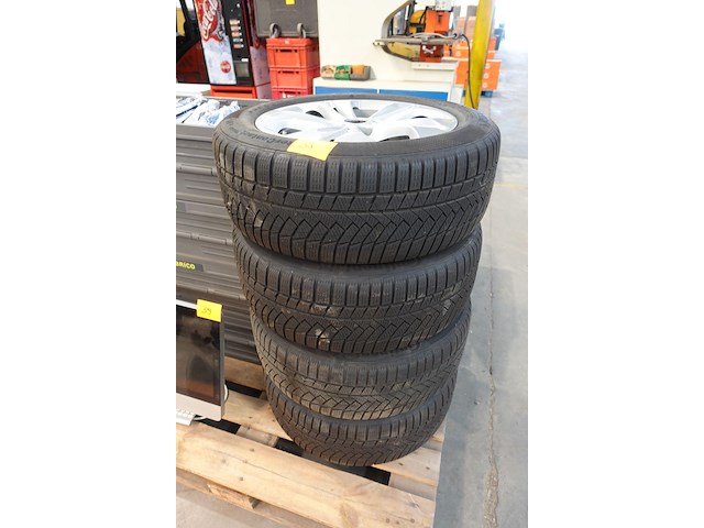 4 alu velgen bmw met winterbanden (225/55 r 17) - afbeelding 1 van  4