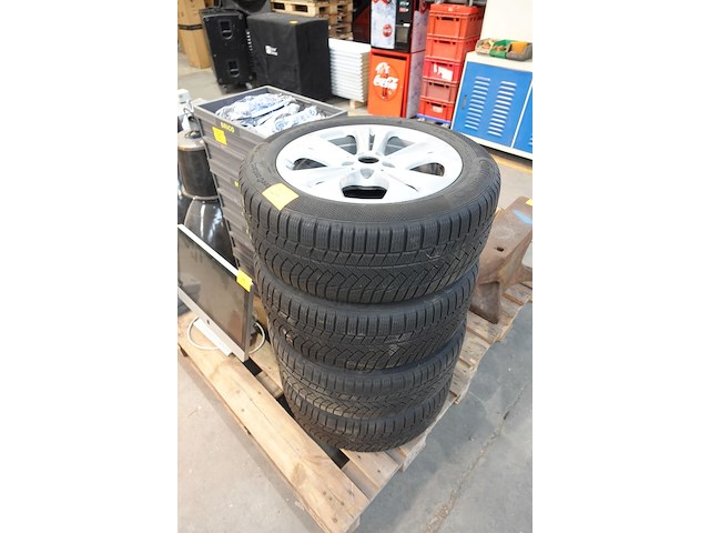 4 alu velgen bmw met winterbanden (225/55 r 17) - afbeelding 4 van  4