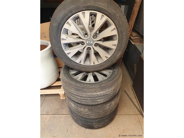 4 alu. velgen en banden, 16 inch, kia - afbeelding 1 van  1