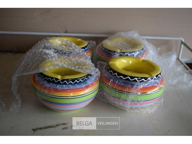 4 asbakken - afbeelding 1 van  2