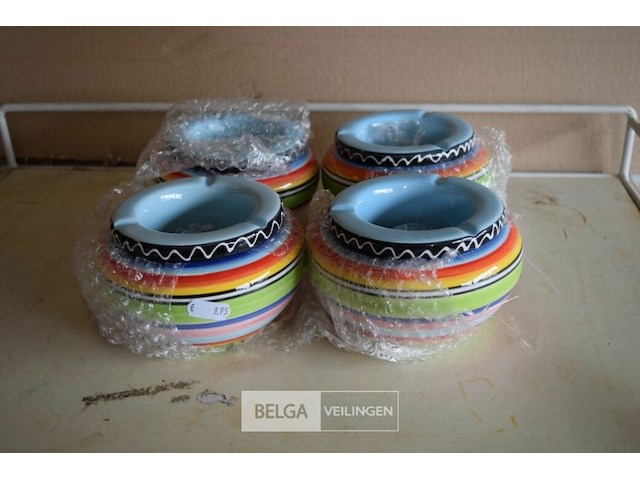 4 asbakken - afbeelding 1 van  2