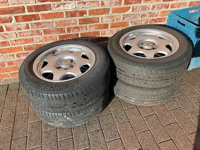 4 autobanden - afbeelding 1 van  12