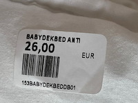 4 babydekbedden, 2 bedlinnen, rek, 2 moskitonetten - afbeelding 2 van  5