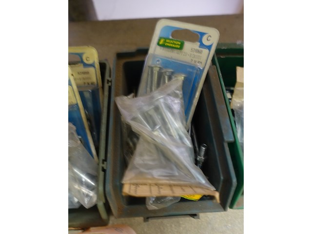 4 bakken diverse bouten - afbeelding 5 van  10