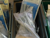 4 bakken diverse bouten - afbeelding 5 van  10