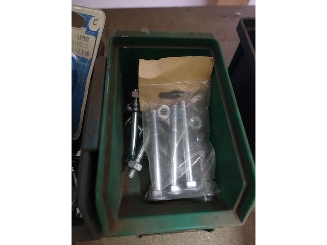 4 bakken diverse bouten - afbeelding 6 van  10