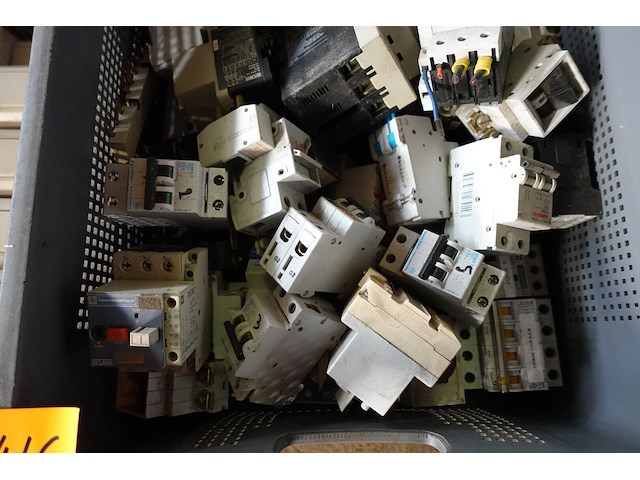 4 bakken electriciteitsmateriaal - afbeelding 2 van  14