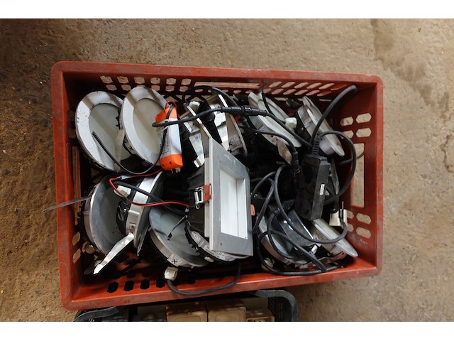 4 bakken electriciteitsmateriaal - afbeelding 7 van  14