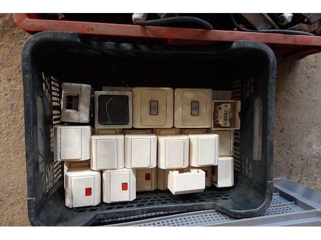 4 bakken electriciteitsmateriaal - afbeelding 11 van  14