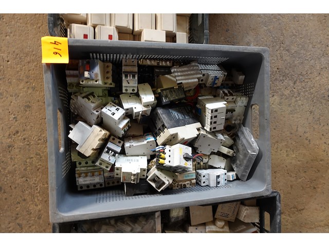 4 bakken electriciteitsmateriaal - afbeelding 12 van  14