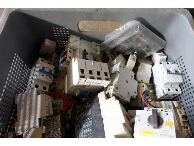 4 bakken electriciteitsmateriaal - afbeelding 13 van  14