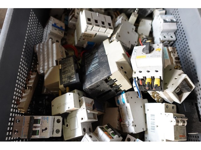 4 bakken electriciteitsmateriaal - afbeelding 14 van  14