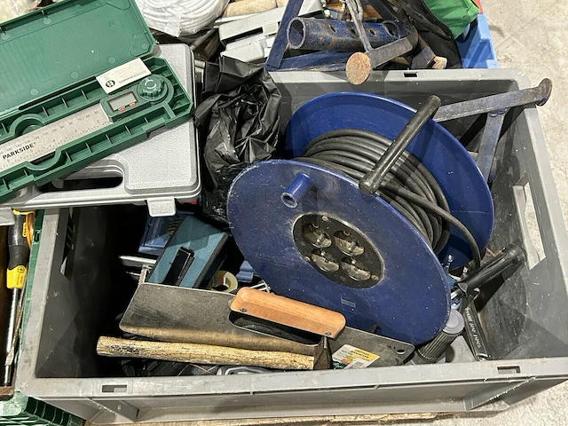 4 bakken met gereedschap - afbeelding 3 van  5