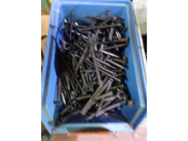 4 bakken zwarte bouten - afbeelding 2 van  5