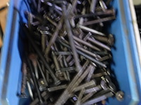 4 bakken zwarte bouten - afbeelding 2 van  5