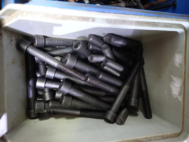 4 bakken zwarte bouten - afbeelding 5 van  5