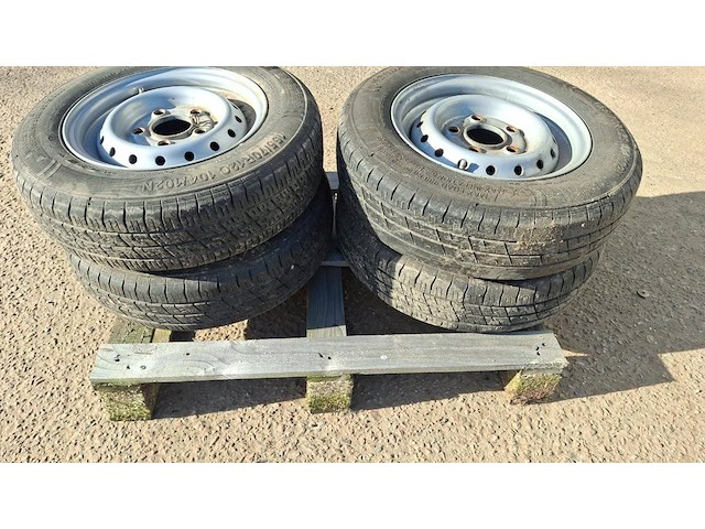 4 banden met velg 155/70r12c - afbeelding 1 van  1