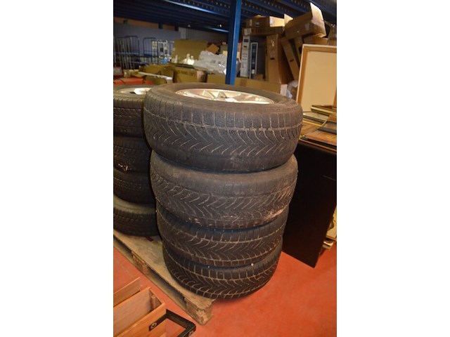 4 banden op alu velg toyota lassa compelus winter 2 265/65r17 116h - afbeelding 2 van  7