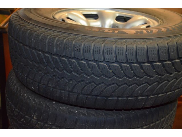 4 banden op velg bridgestone blizzak lm-80 253/75r15 109t - afbeelding 2 van  6