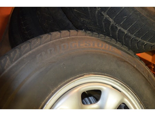 4 banden op velg bridgestone blizzak lm-80 253/75r15 109t - afbeelding 4 van  6