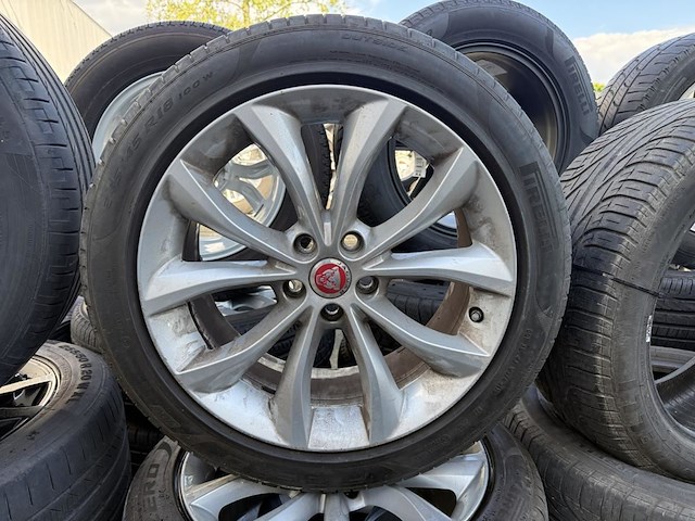 4 banden op velg jaguar - afbeelding 2 van  5