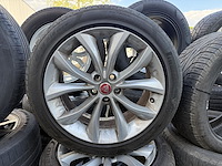 4 banden op velg jaguar - afbeelding 2 van  5