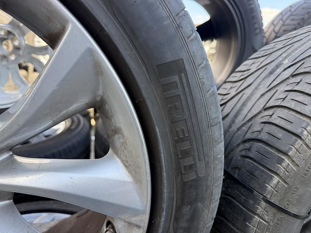 4 banden op velg jaguar - afbeelding 3 van  5