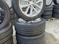 4 banden op velg land rover - afbeelding 1 van  5