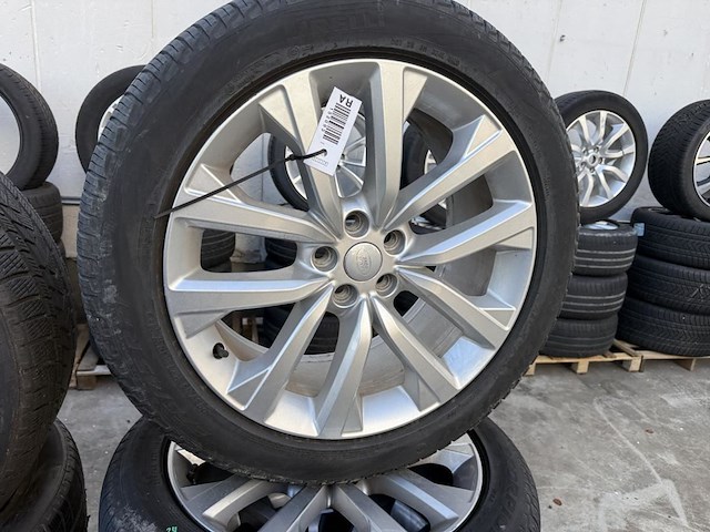 4 banden op velg land rover - afbeelding 2 van  5