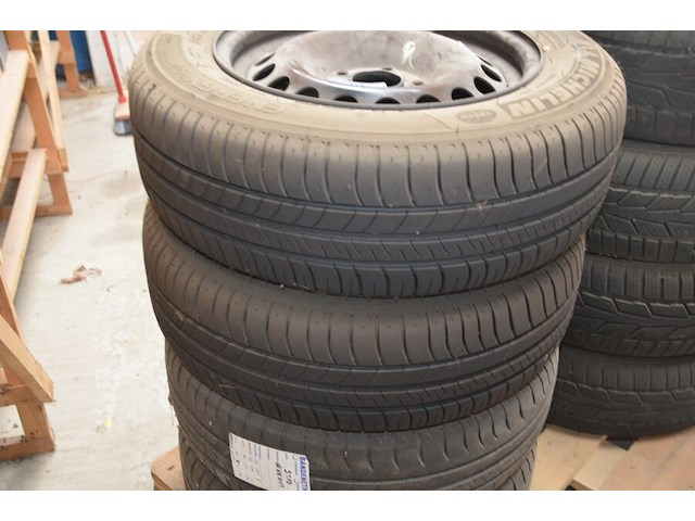 4 banden op velg michelin energy saver 195/65r15 - afbeelding 2 van  6