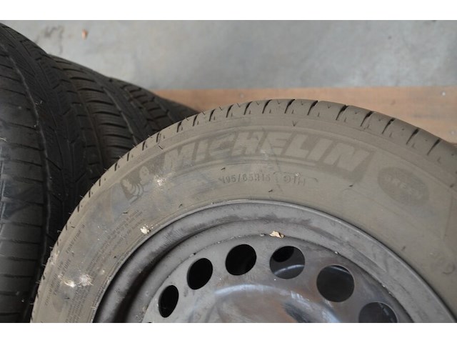 4 banden op velg michelin energy saver 195/65r15 - afbeelding 4 van  6
