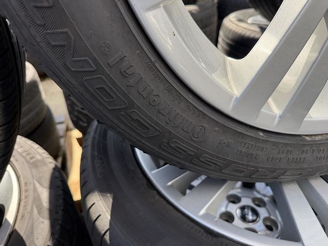 4 banden op velg range rover - afbeelding 3 van  5