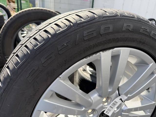 4 banden op velg range rover - afbeelding 4 van  5