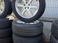 4 banden op velg - afbeelding 1 van  5