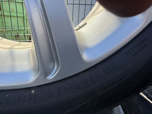 4 banden op velg - afbeelding 4 van  5