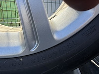 4 banden op velg - afbeelding 4 van  5