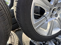 4 banden op velg - afbeelding 4 van  5