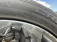 4 banden op velg - afbeelding 4 van  5