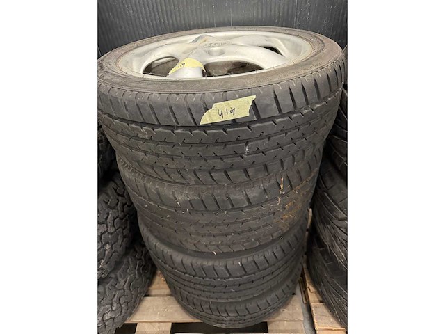 4 banden + velgen porsche - afbeelding 1 van  4