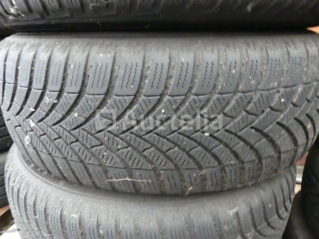 4 banden voor vw tiguan michelin 215/65r17 99h velgen (winter) - afbeelding 1 van  9