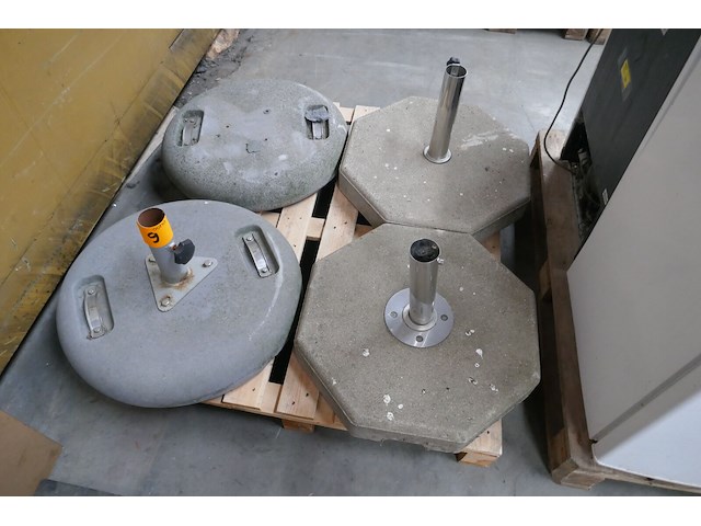 4 betonnen parasolvoeten - afbeelding 1 van  4