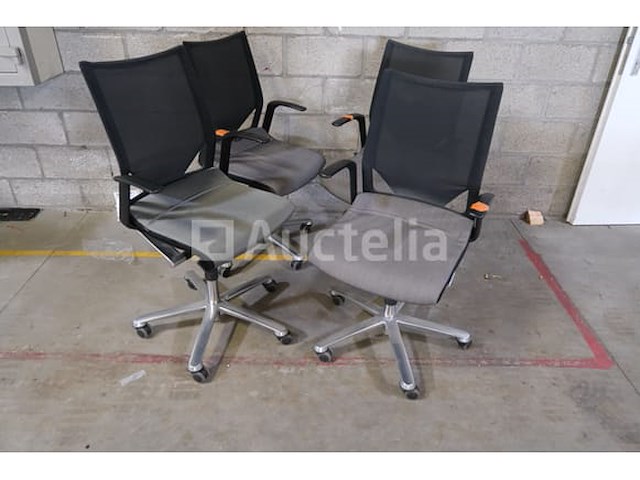 4 bijpassende wilkhahn bureaustoelen - afbeelding 1 van  5