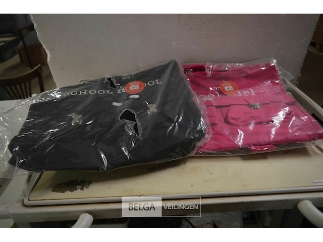 4 boekentasjes - afbeelding 1 van  3