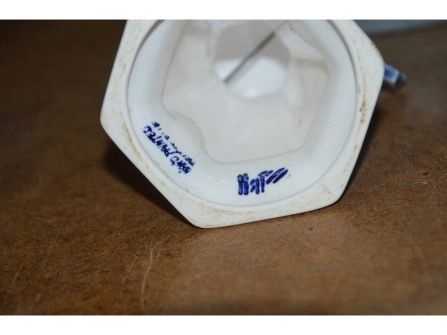 4 boterpotten, 2 windmolens delfst blauw aardewerk, melk en suiker set delfst blauw - afbeelding 5 van  7